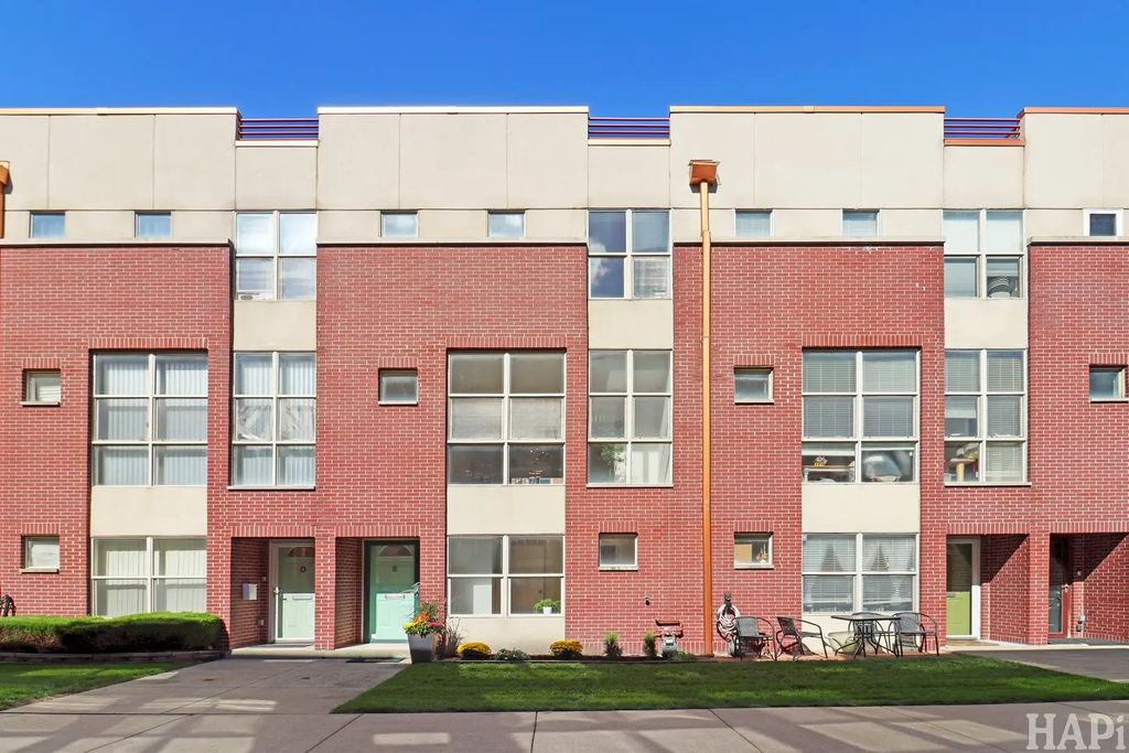 6957 N Western Avenue E, Chicago