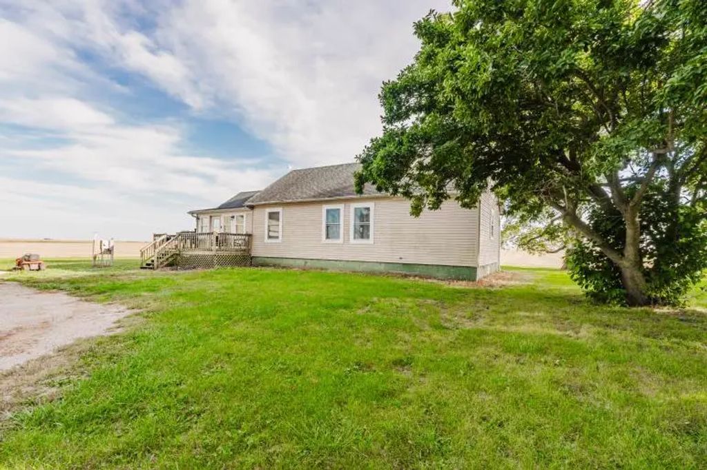 6528 Lilac Road, Clinton