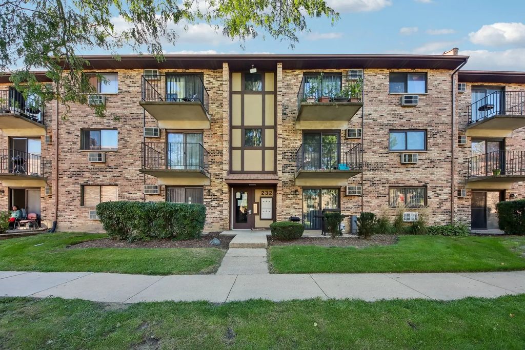232 Klein Creek Court 4d, Carol Stream
