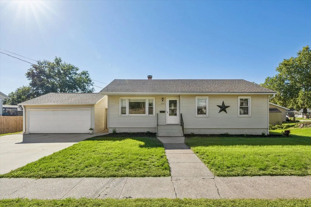 219 9th Avenue, De Witt
