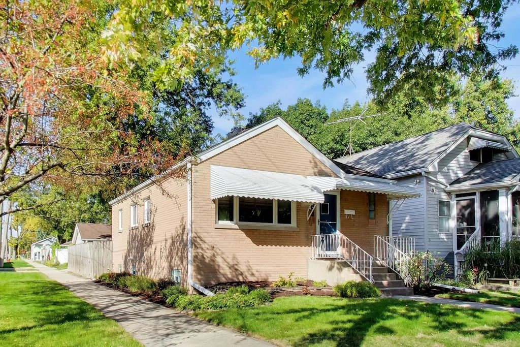 3848 Raymond Avenue, Brookfield