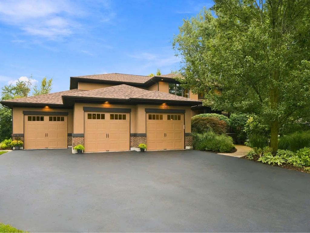 1335 Eastcanton Drive, Deerfield
