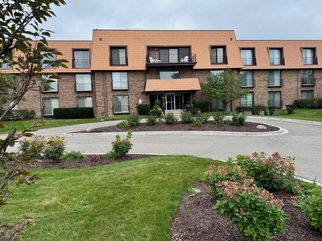 4050 N Dundee Road 202, Northbrook