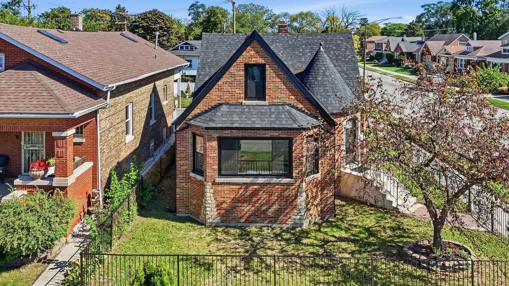 8257 S Blackstone Avenue, Chicago