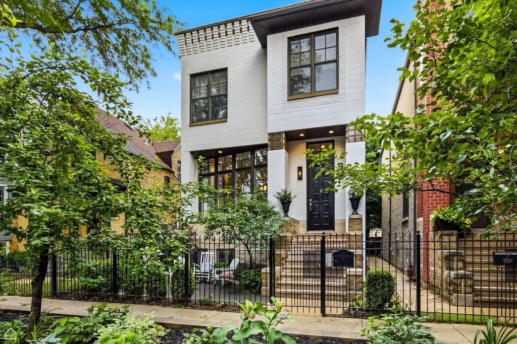 1310 W Roscoe Street, Chicago