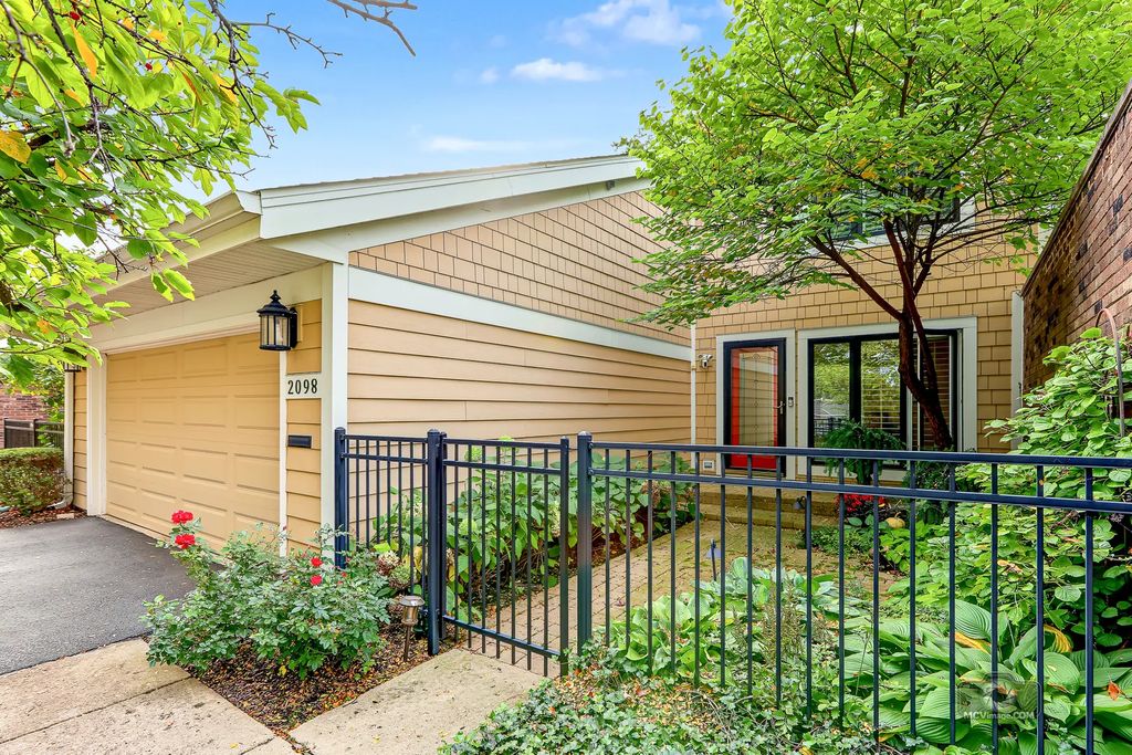 2098 Creekside Drive, Wheaton