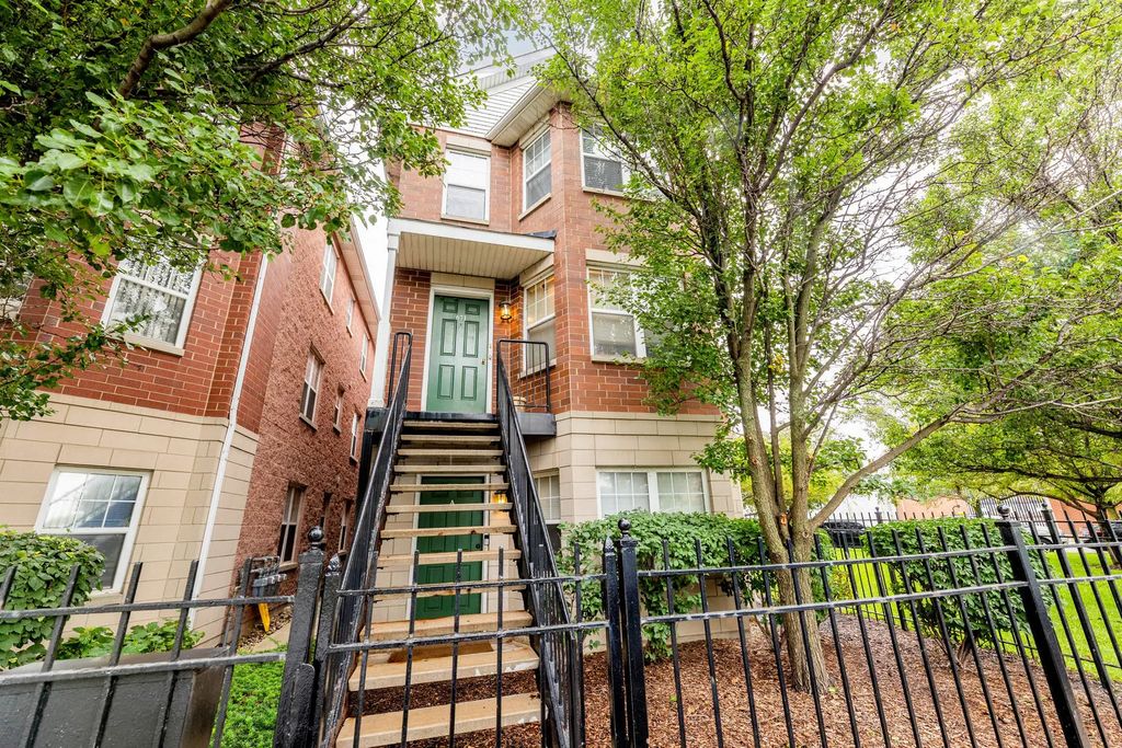 671 W Division Street C, Chicago