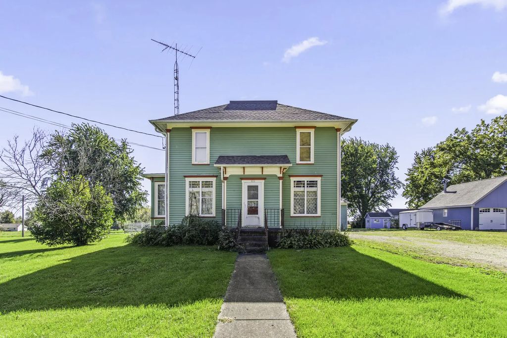 611 Chicago Road, Paw Paw