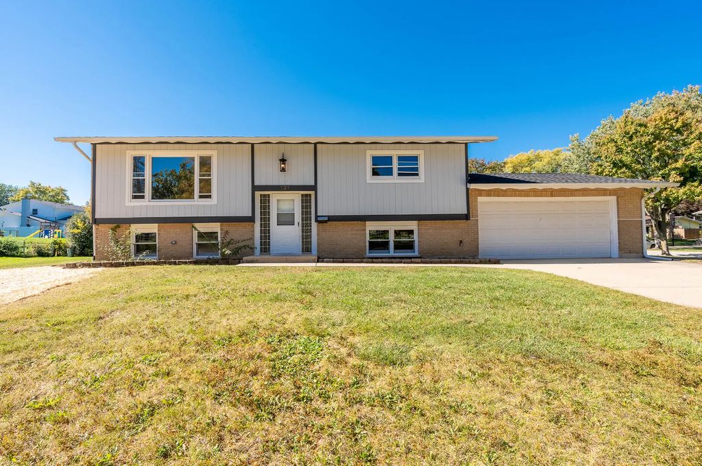 731 Claremont Drive, Downers Grove