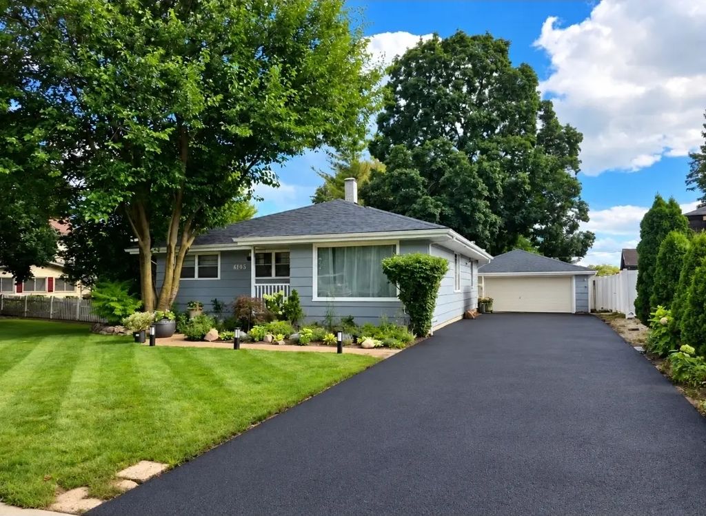 605 E Maple Avenue, Mundelein