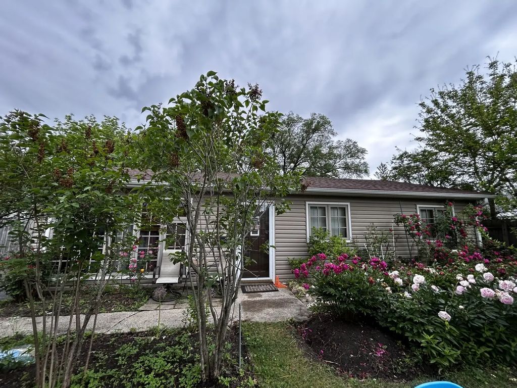 324 N Emerald Avenue, Mundelein