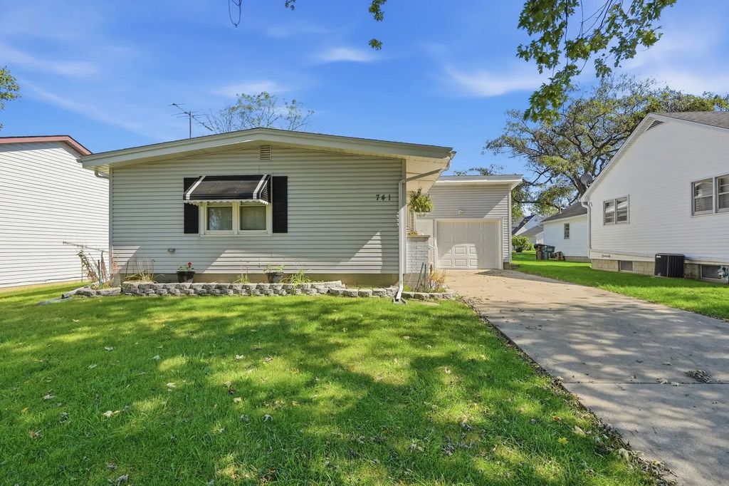 741 Elliott Street, Beecher