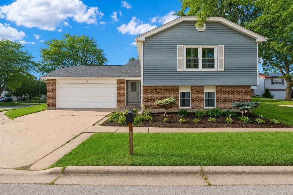 3 Whitehall Court, Streamwood