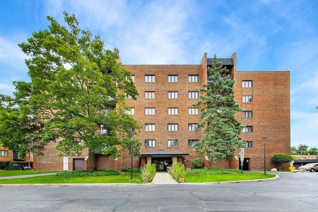 9346 Landings Lane 406, Des Plaines