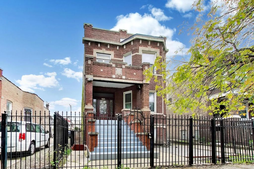 1623 N Tripp Avenue, Chicago