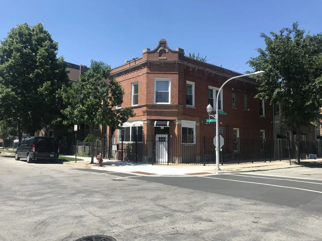 2734 W 18th Street 2r, Chicago
