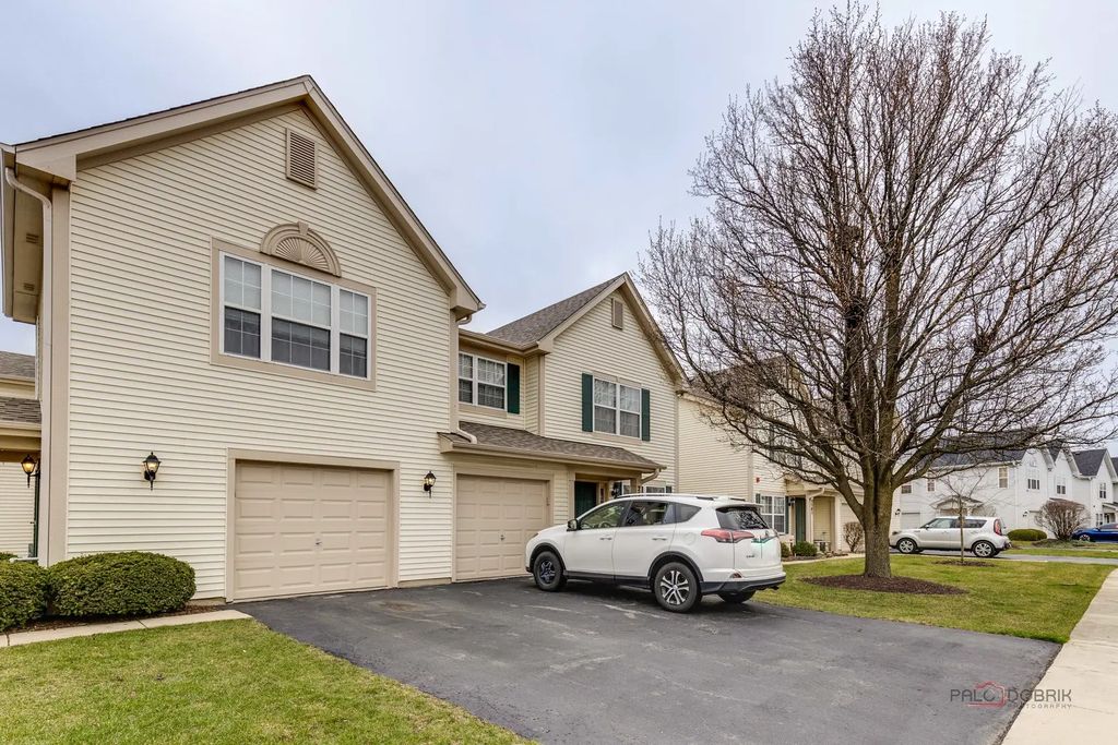 2509 Dickens Drive, Aurora