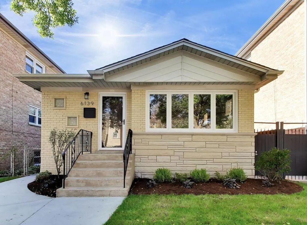 6139 W Montrose Avenue, Chicago
