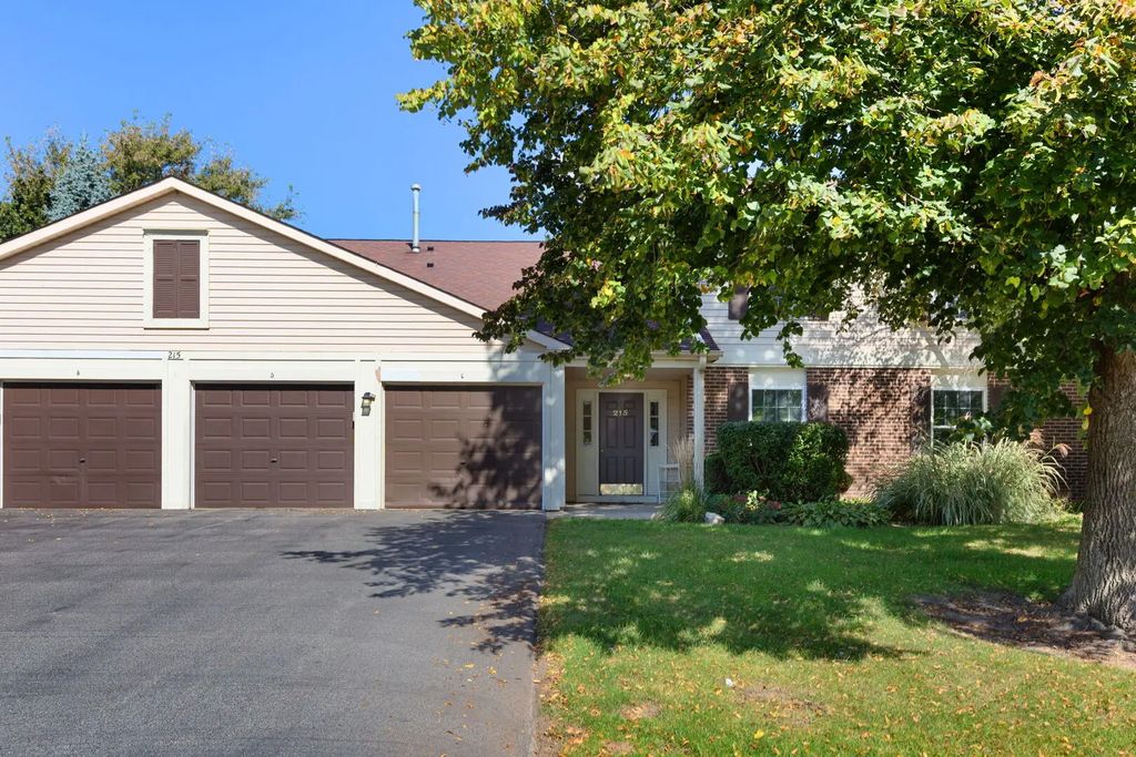 215 Brett Circle A, Wauconda