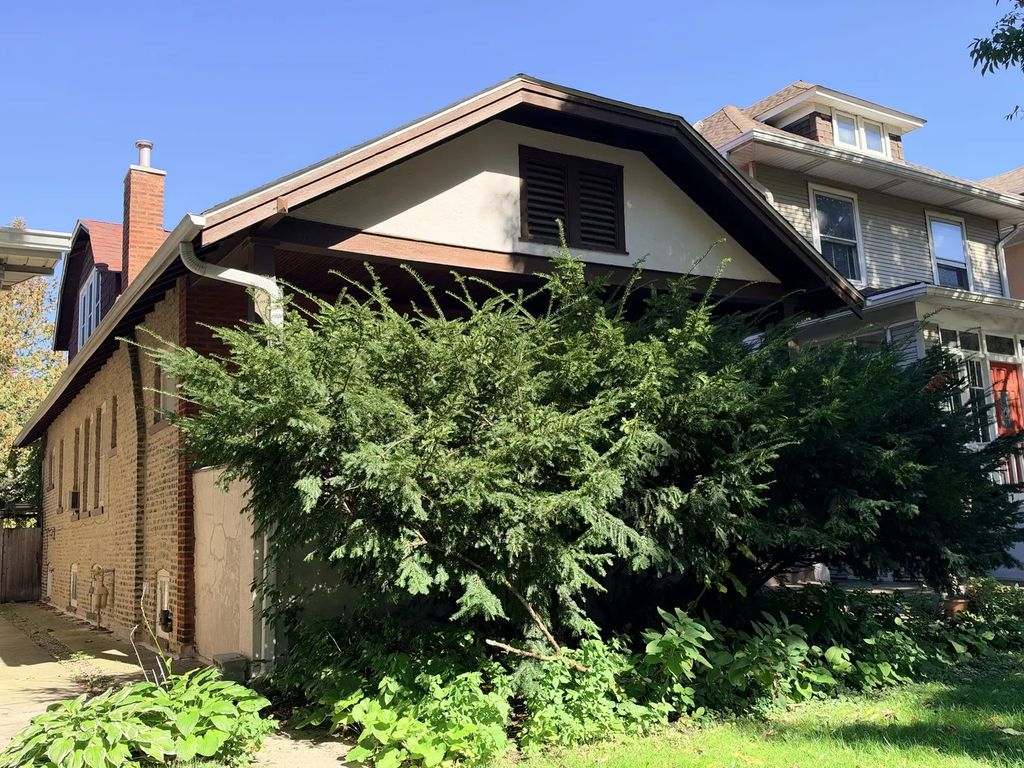 2930 W Eastwood Avenue, Chicago