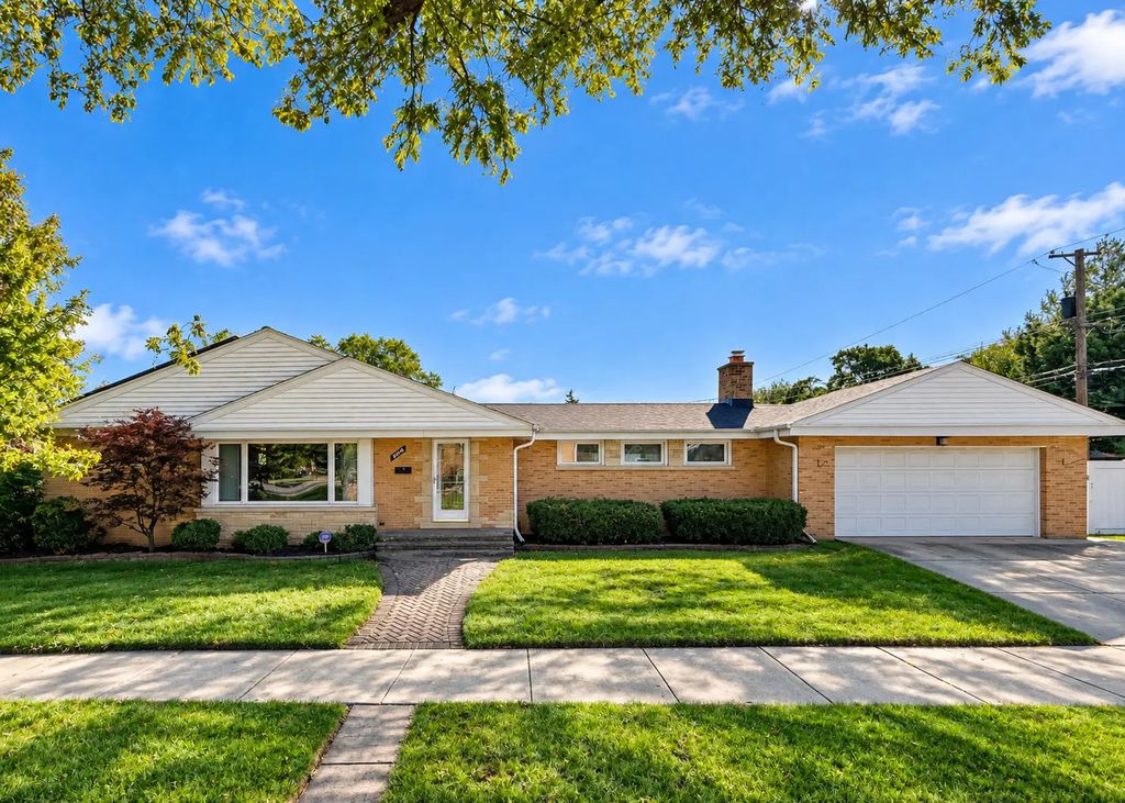 9044 Linder Avenue, Morton Grove