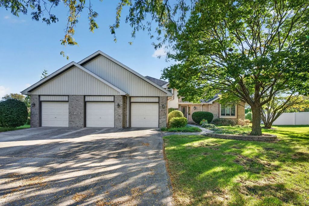 406 Buckingham Place, Shorewood