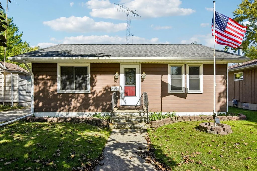 724 Douglas Street, Morris