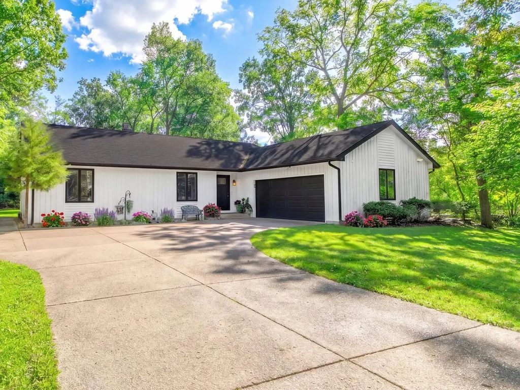 34017 N Lakeside Drive, Grayslake