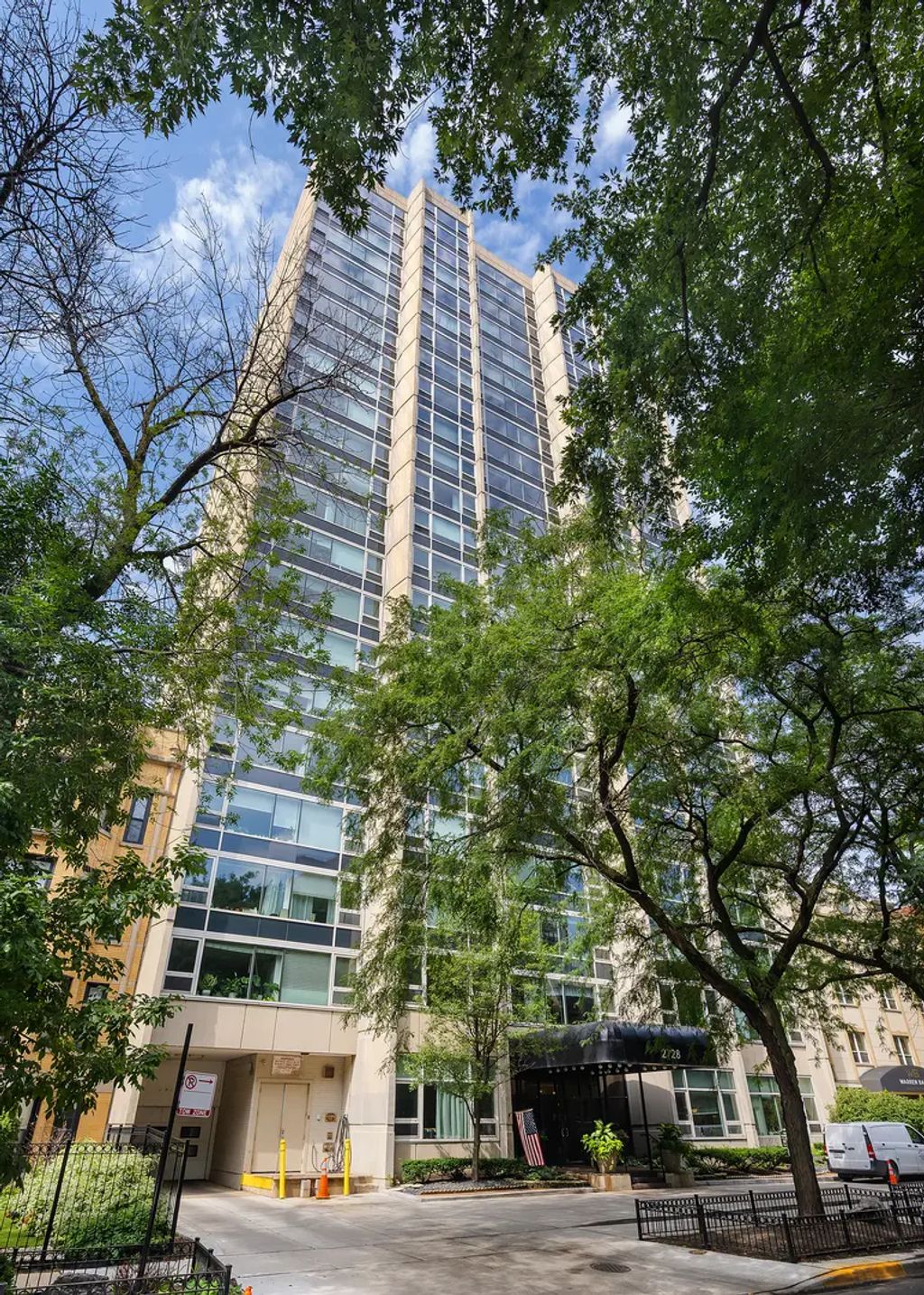 2728 N Hampden Court 203, Chicago