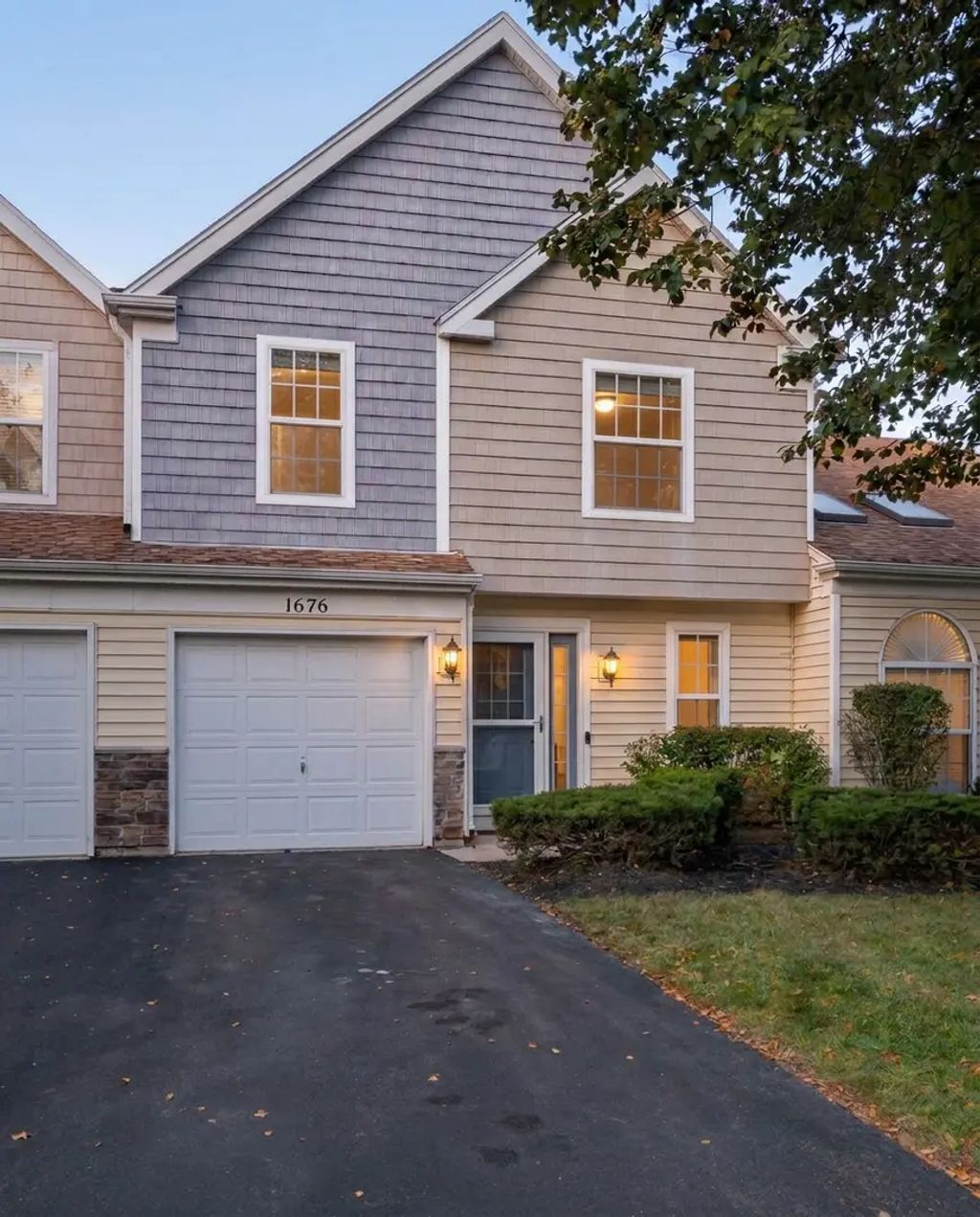 1676 Pebble Beach Circle 1676, Elgin