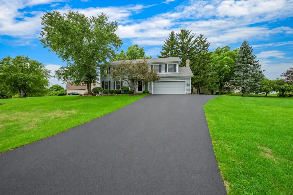 4402 Fox Creek Drive, Crystal Lake