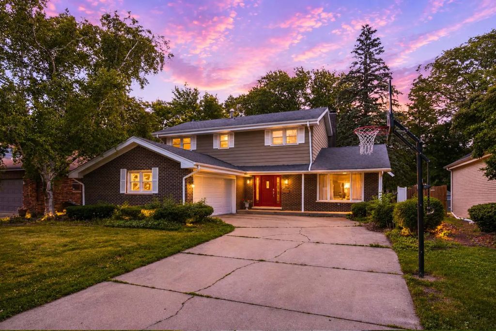 835 Maple Road, Flossmoor