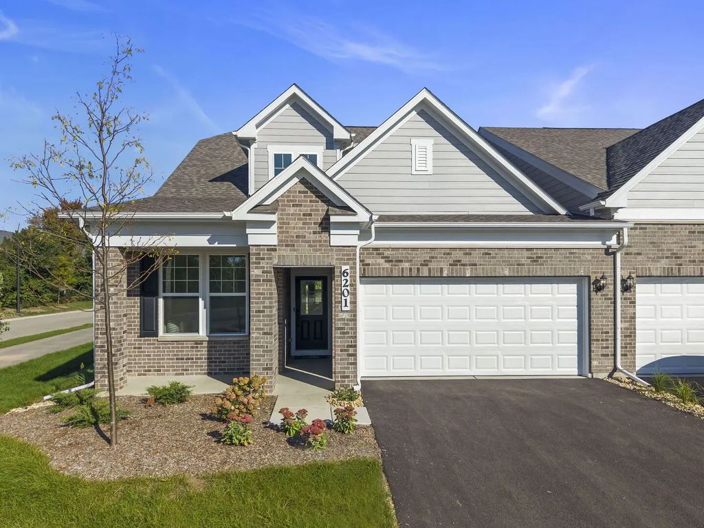 6201 Links Drive 24001, Woodridge
