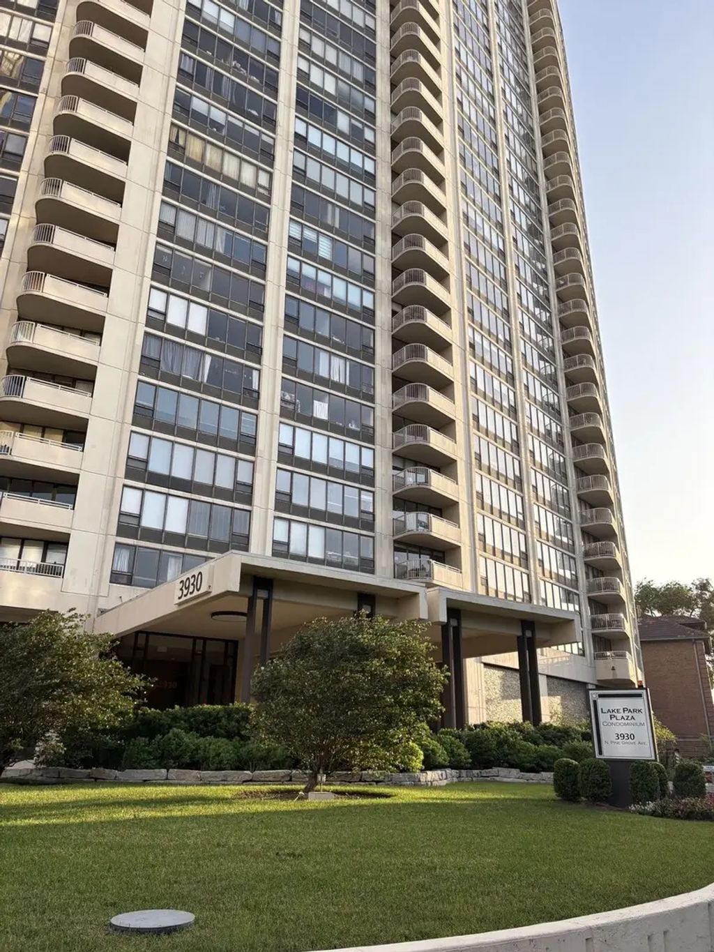 3930 N Pine Grove Avenue 2902, Chicago