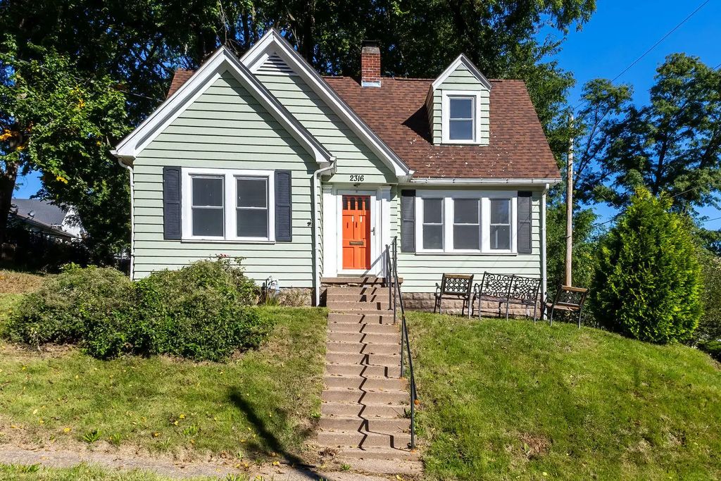 2316 East Street, Davenport