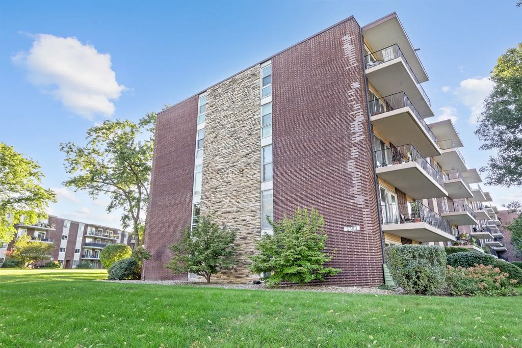 5300 Walnut Avenue 20a, Downers Grove