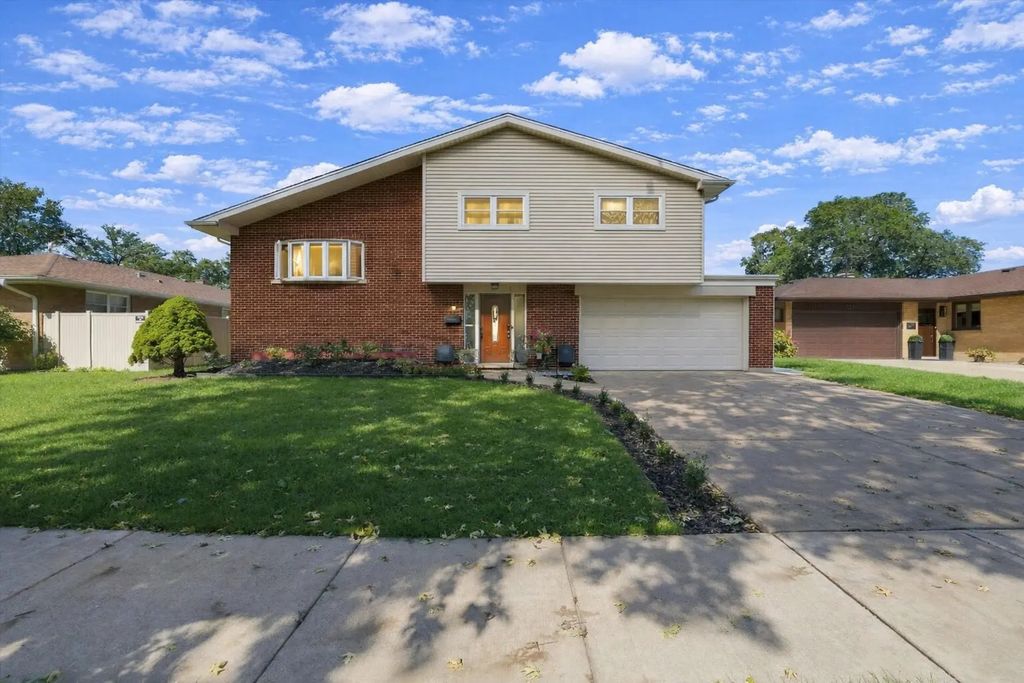 574 W Millers Road, Des Plaines