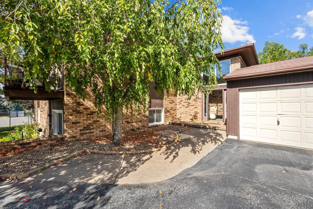 3810 Spring Street, Davenport
