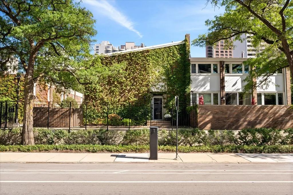 68 W Schiller Street, Chicago