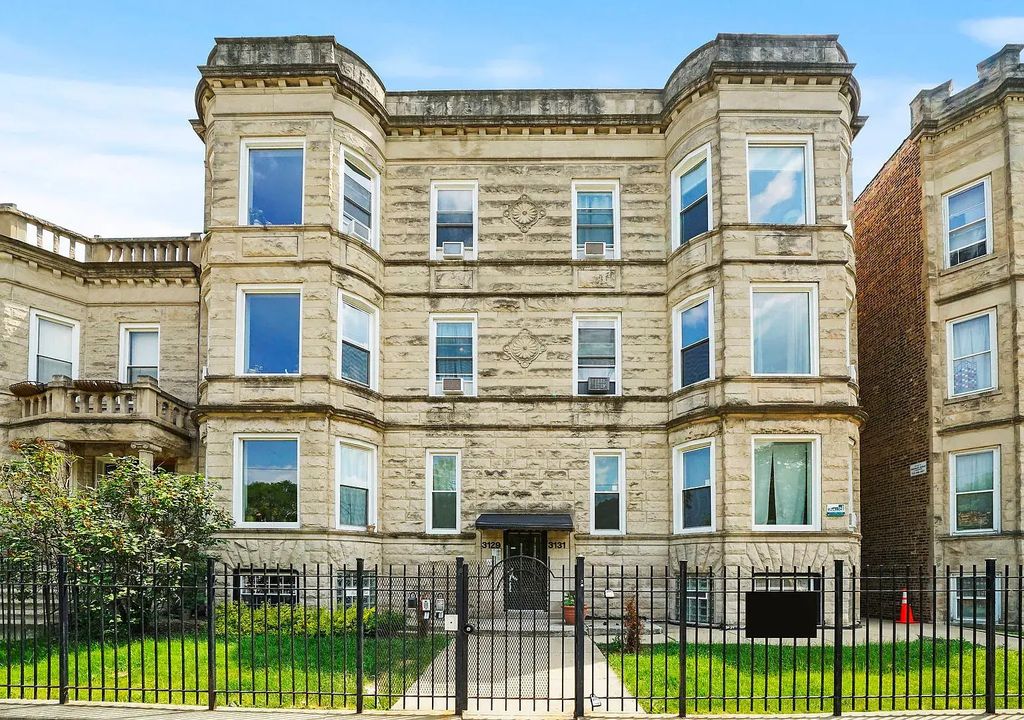 3131 W Augusta Boulevard 1r, Chicago