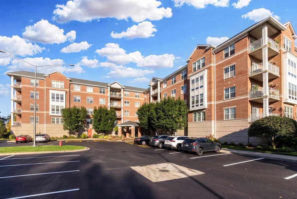 101 Pointe Drive 103, Northbrook
