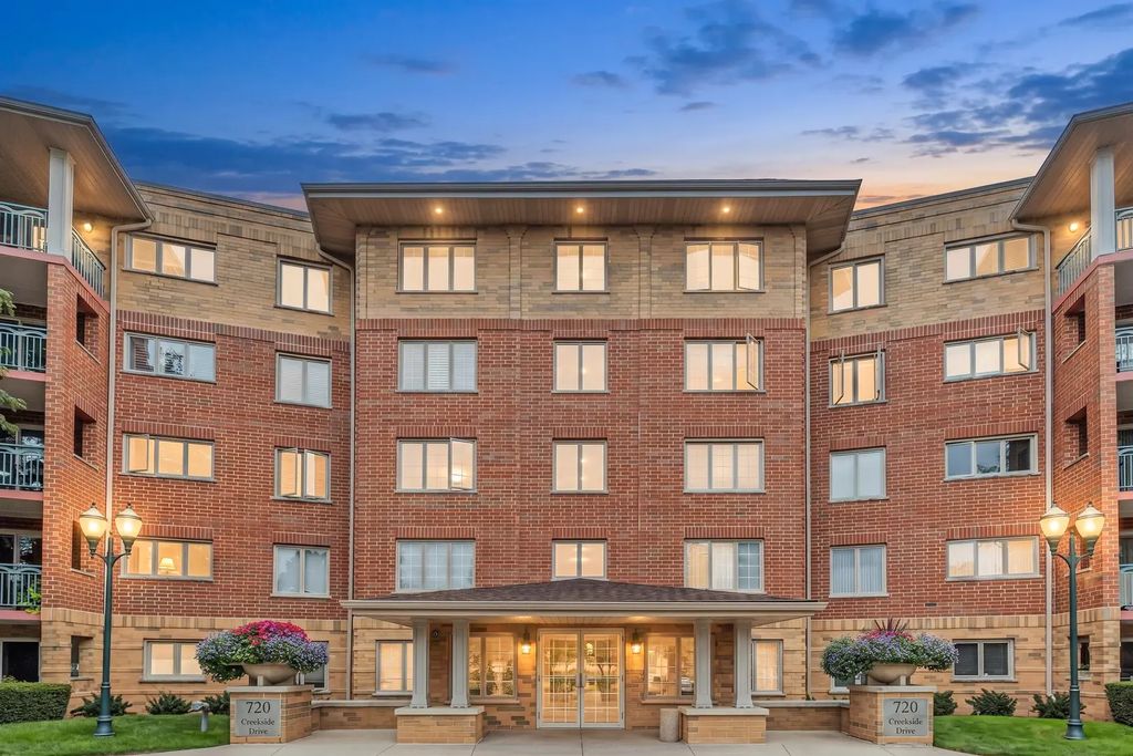720 Creekside Drive 303, Mount Prospect