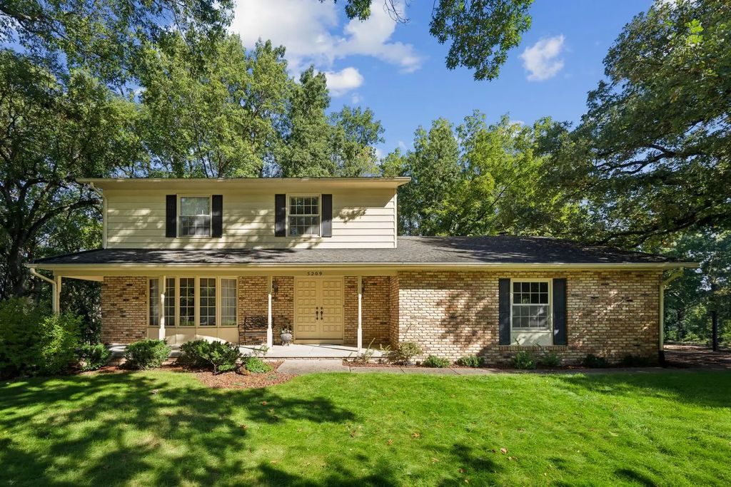 5209 37th Avenue Court, Moline