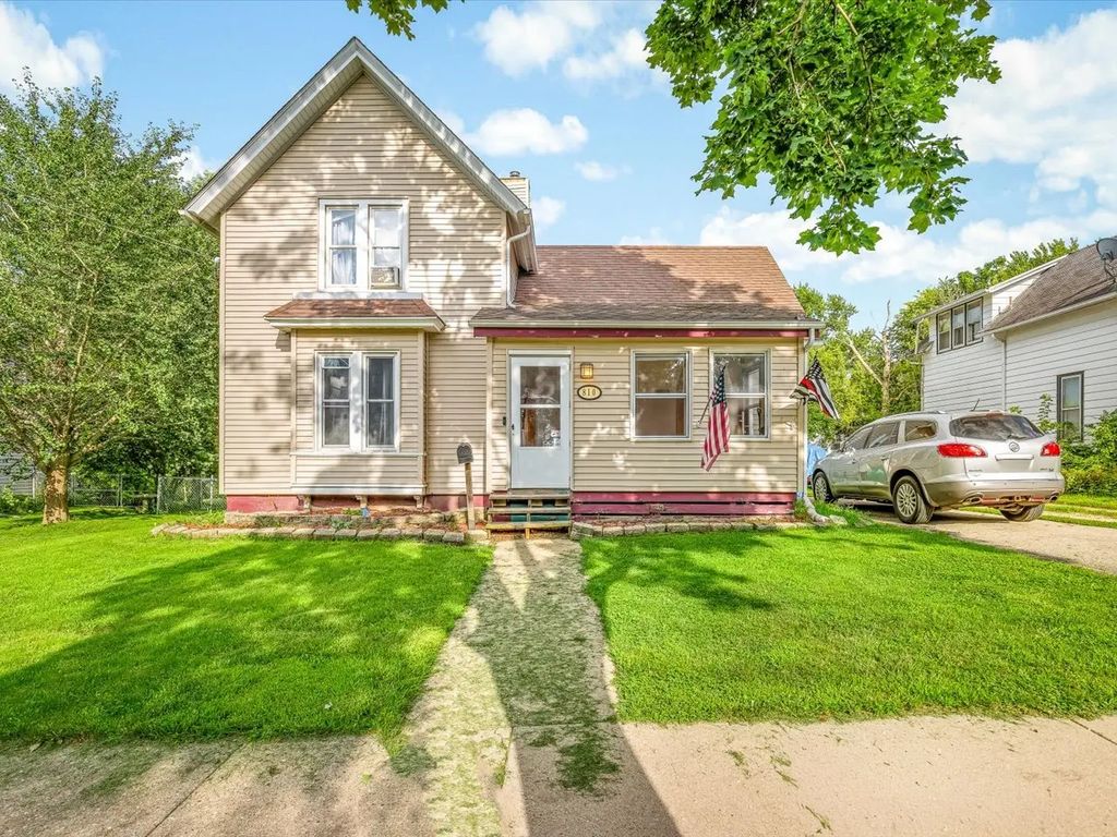 810 Union Avenue, Belvidere