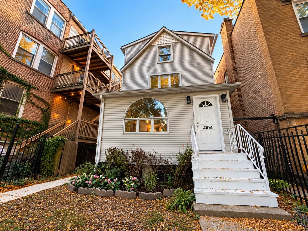 4104 N Richmond Street, Chicago