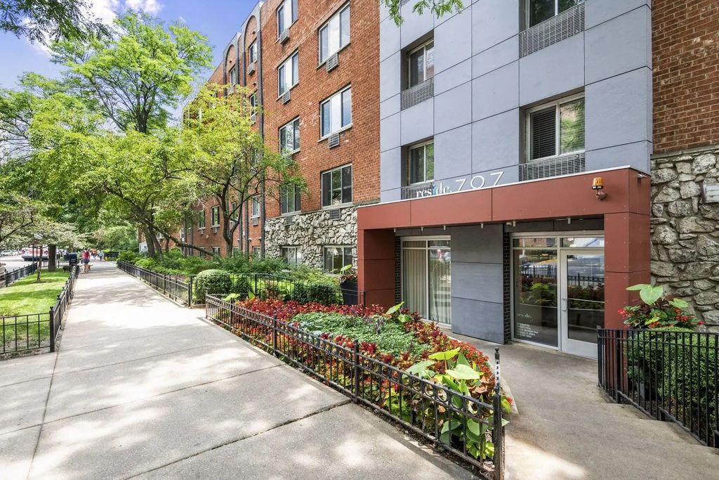707 W Sheridan Road 403, Chicago
