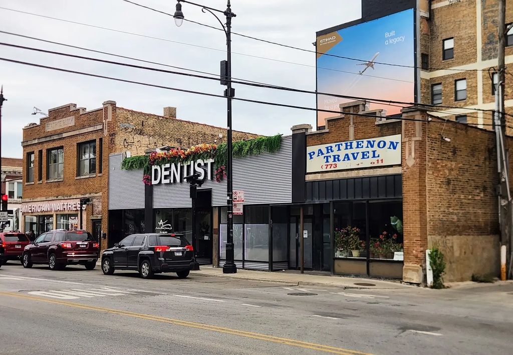 2413 W Lawrence Avenue, Chicago
