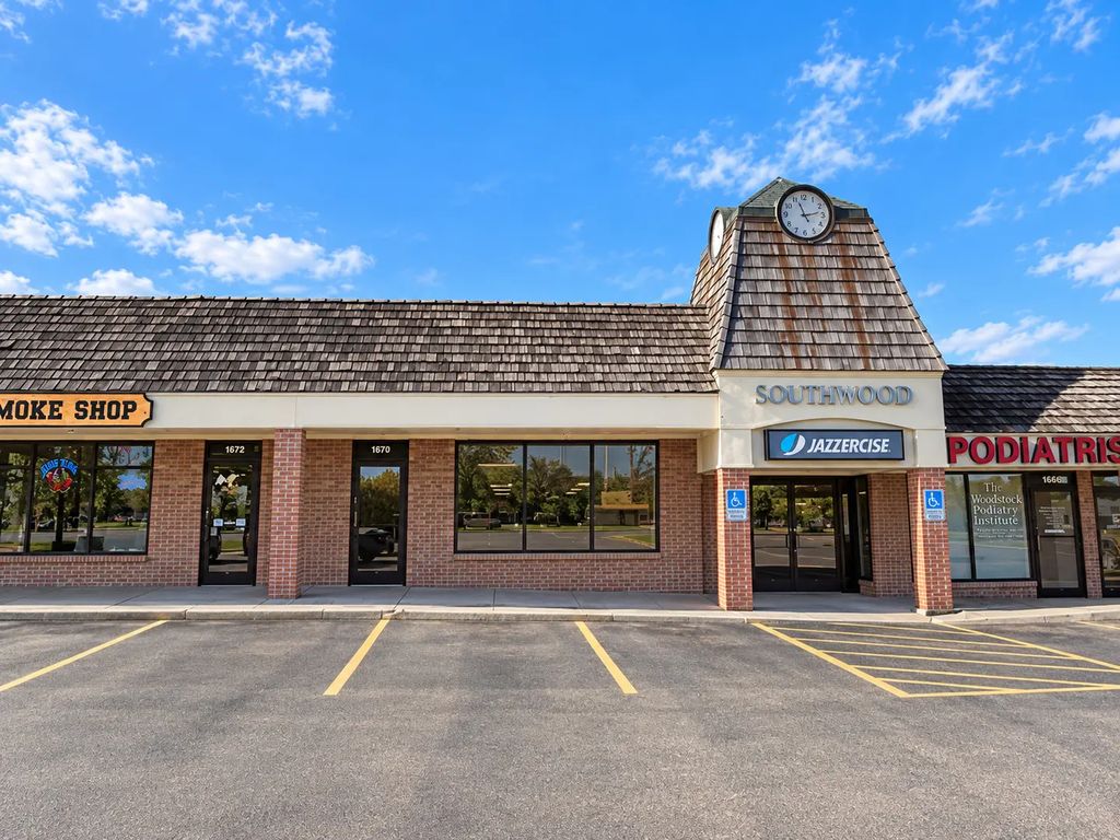 1670 S Eastwood Drive, Woodstock