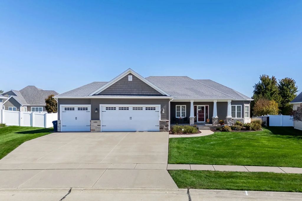 819 S 7th Street Court, Eldridge