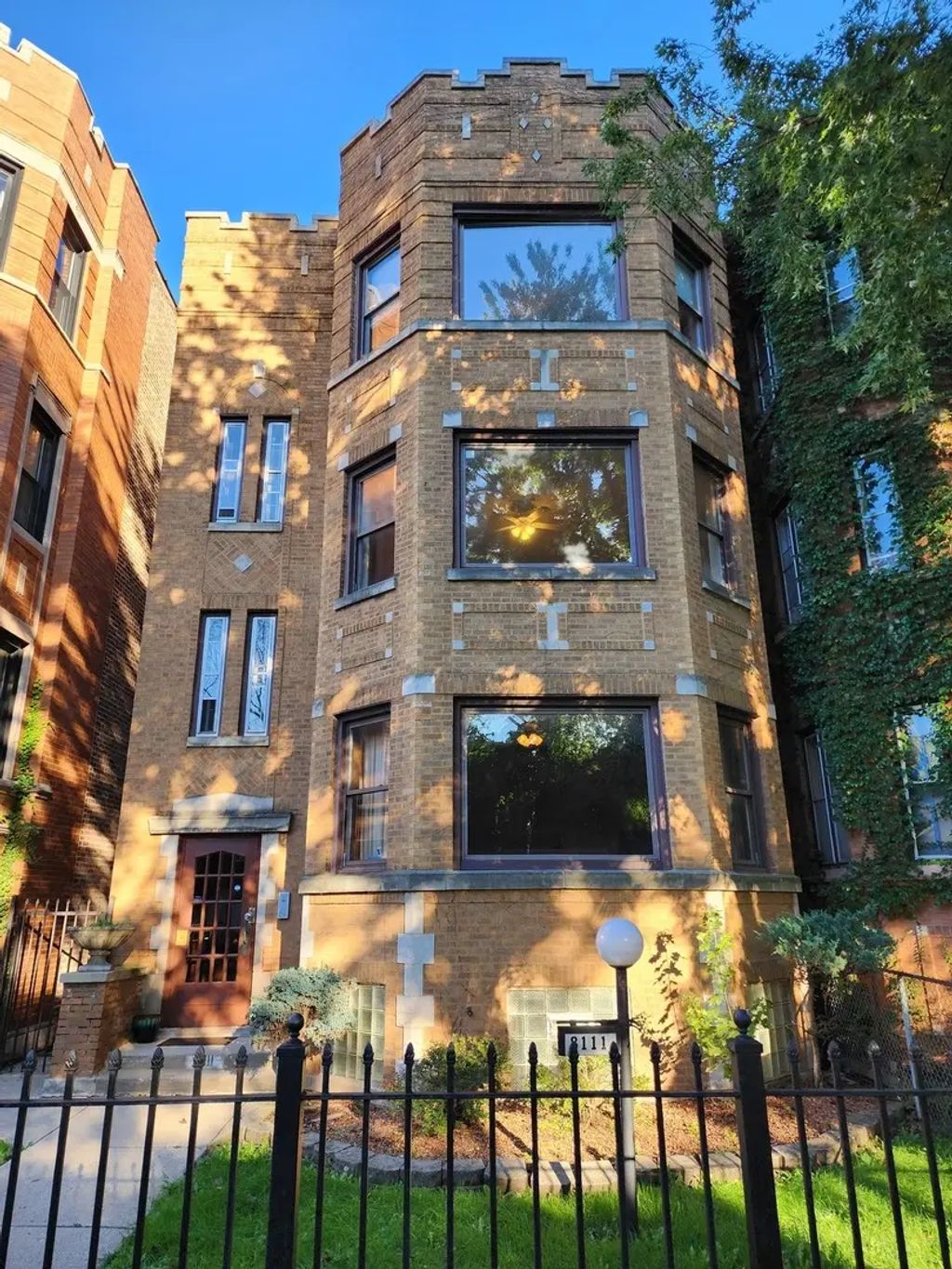 8111 S Langley Avenue, Chicago